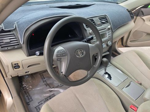 Used 2010 Toyota Camry LE image 33