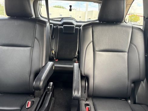 Used 2019 Toyota Highlander XLE AWD/4WD image 20