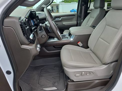 Used 2023 GMC Sierra 1500 SLT AWD/4WD image 11