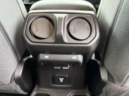 Used 2026 Jeep Wrangler Unlimited Sahara AWD/4WD image 20