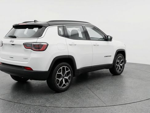 Used 2025 Jeep Compass Limited image 9