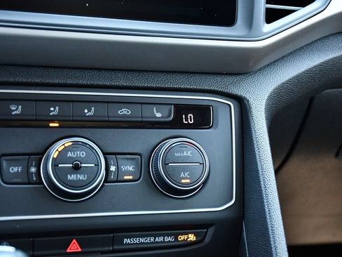 Used 2020 Volkswagen Atlas Cross Sport SE FWD image 19