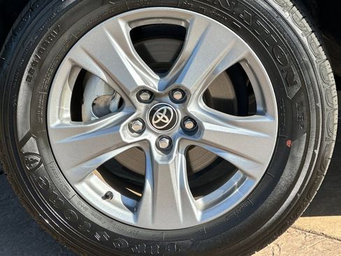 Used 2025 Toyota RAV4 XLE AWD/4WD image 33