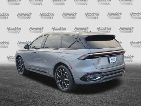 Used 2025 Lincoln Nautilus Reserve image 5