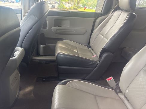 Used 2017 Kia Sedona LX w/ LX Essentials Premium Package image 7