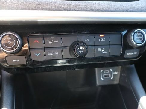 Used 2023 Jeep Compass Latitude AWD/4WD image 21