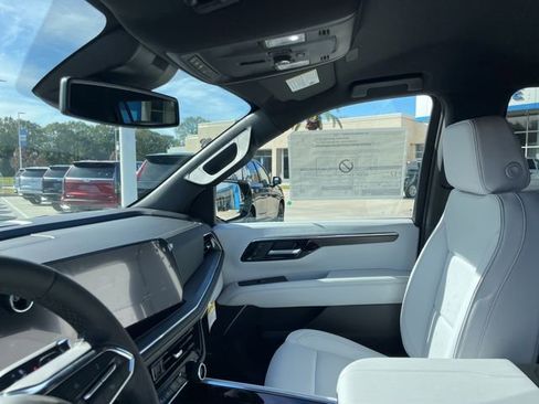 New 2025 Chevrolet Suburban Premier image 20