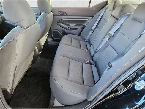 Used 2025 Nissan Altima 2.5 SV image 17