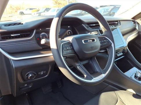 Certified 2023 Jeep Grand Cherokee L Laredo image 27