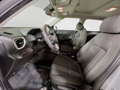 Used 2024 Hyundai Venue SEL FWD image 19