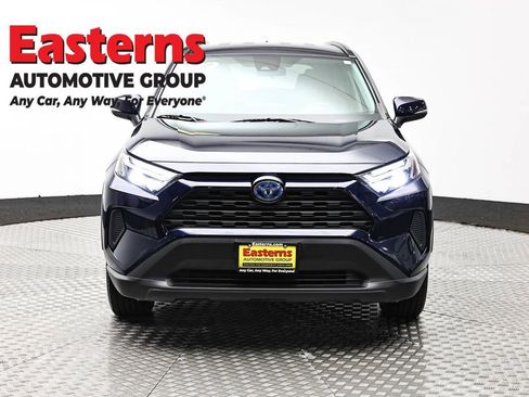 Used 2022 Toyota RAV4 XLE AWD/4WD image 2
