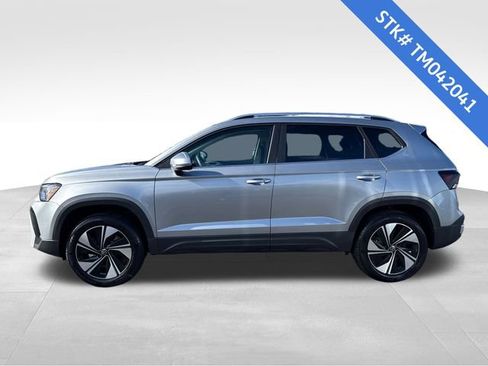 New 2026 Volkswagen Taos SE image 4