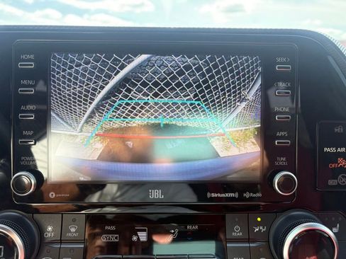 Used 2021 Toyota Highlander XSE FWD image 22