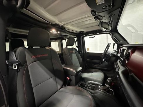 Used 2021 Jeep Wrangler Unlimited Rubicon w/ Cold Weather Group AWD/4WD image 17