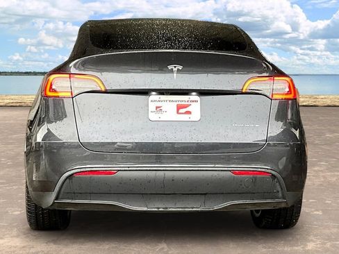 Used 2024 Tesla Model Y Long Range AWD/4WD image 5