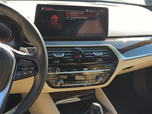 Used 2023 BMW 530i w/ Premium Package image 30