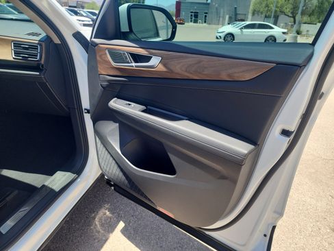 Certified 2026 Volkswagen Atlas SE w/ Panoramic Sunroof Package AWD/4WD image 16