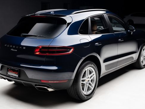 Used 2018 Porsche Macan AWD/4WD image 32
