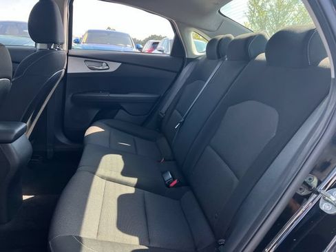 Used 2024 Kia Forte LXS w/ LXS Technology Package FWD image 19
