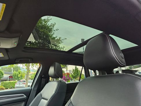 Used 2021 Volkswagen Atlas Cross Sport SE w/ Panoramic Sunroof Package AWD/4WD image 24