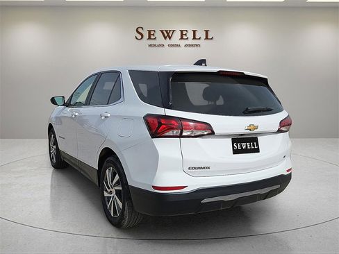 Used 2022 Chevrolet Equinox LT image 3