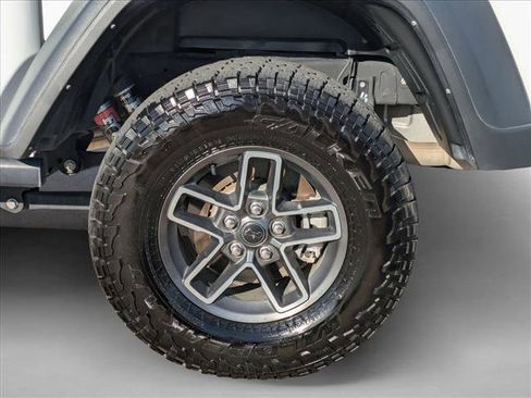 Used 2024 Jeep Gladiator Mojave w/ Convenience Group image 7