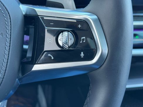 Used 2025 BMW 740i xDrive image 21