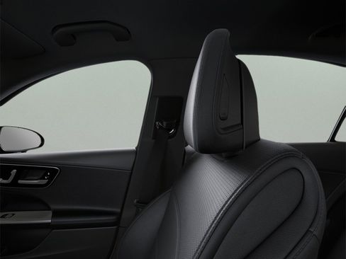 Used 2025 Mercedes-Benz C 300 Sedan image 45