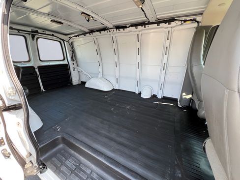 Used 2021 Chevrolet Express 2500 w/ Driver Convenience Package RWD image 17