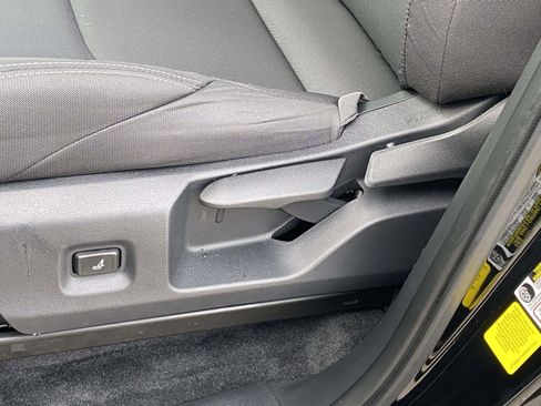 Used 2025 Toyota Tacoma 2WD Double Cab image 17