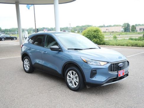 Certified 2025 Ford Escape Active w/ Tech Pack #1 AWD/4WD image 3