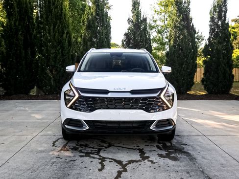 Used 2023 Kia Sportage EX image 3