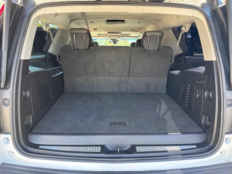 Used 2018 Cadillac Escalade ESV Premium Luxury RWD image 17