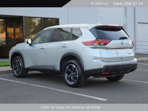 Used 2024 Nissan Rogue SV AWD/4WD image 6