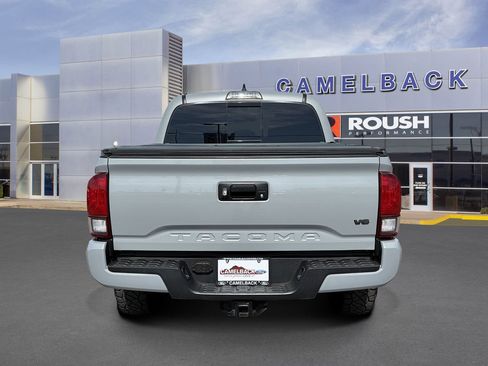Used 2019 Toyota Tacoma TRD Off-Road AWD/4WD image 5