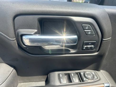 Used 2022 Chevrolet Silverado 1500 High Country w/ Technology Package AWD/4WD image 12