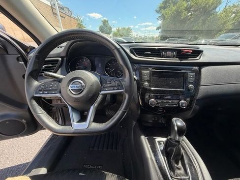 Used 2018 Nissan Rogue SV AWD/4WD image 6