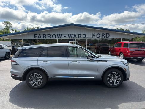 Used 2024 Lincoln Aviator AWD image 1