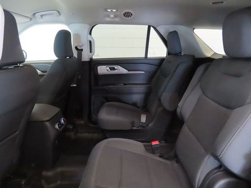 Used 2025 Ford Explorer Active RWD image 29