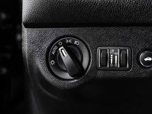 Used 2020 Dodge Challenger SXT RWD image 26