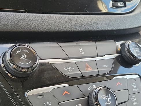 Used 2017 Chrysler Pacifica Touring image 26