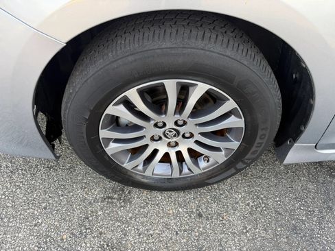 Used 2018 Toyota Sienna XLE FWD image 53