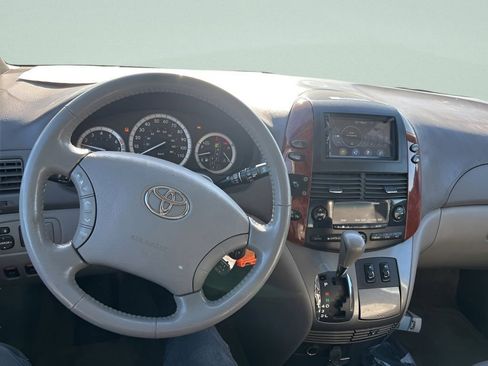 Used 2005 Toyota Sienna XLE image 27