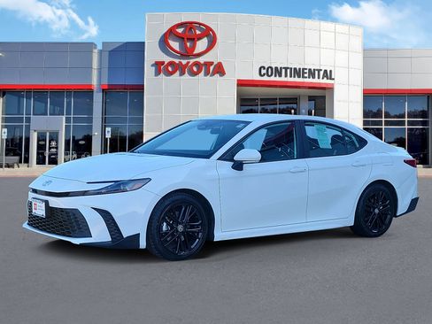 Certified 2025 Toyota Camry SE FWD image 3