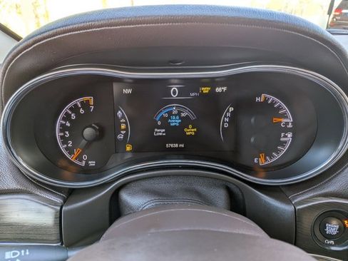 Used 2020 Jeep Grand Cherokee Overland image 12