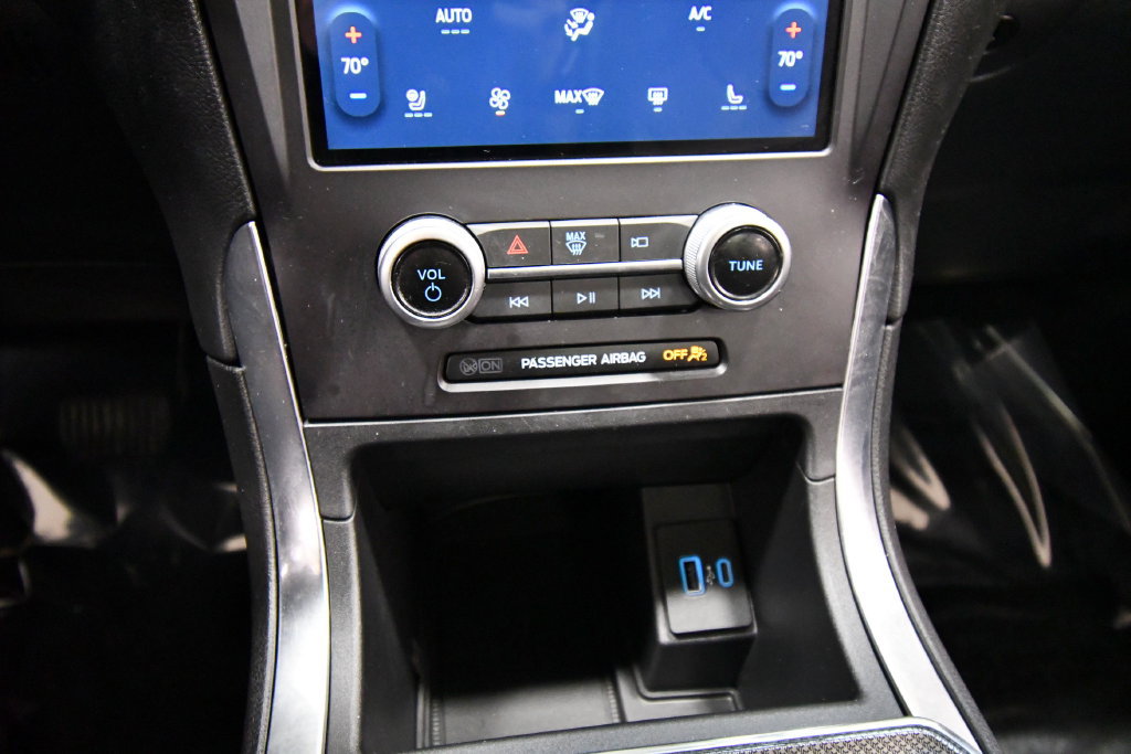 Used 2021 Ford Edge Titanium w/ Equipment Group 301A AWD/4WD image 26