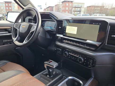 Used 2024 Chevrolet Silverado 1500 High Country AWD/4WD image 10