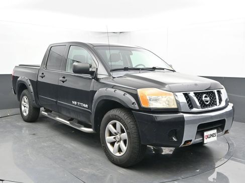 Used 2011 Nissan Titan SV image 3
