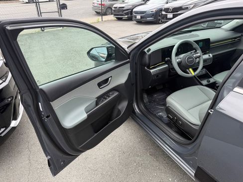 Used 2024 Hyundai Kona Limited FWD image 9