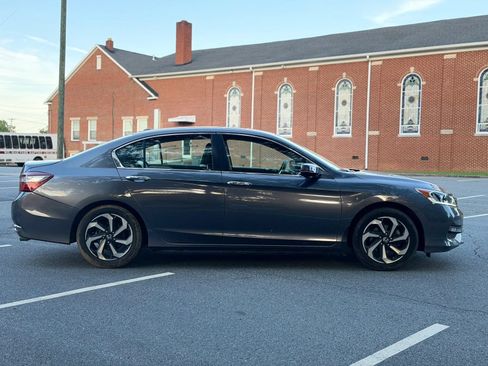 Used 2017 Honda Accord EX image 7